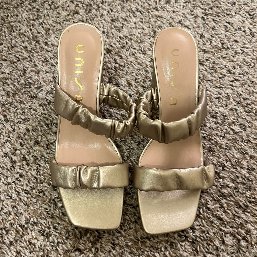 Unisa Gold Slip On Square Toed Heels Women’s Size 8